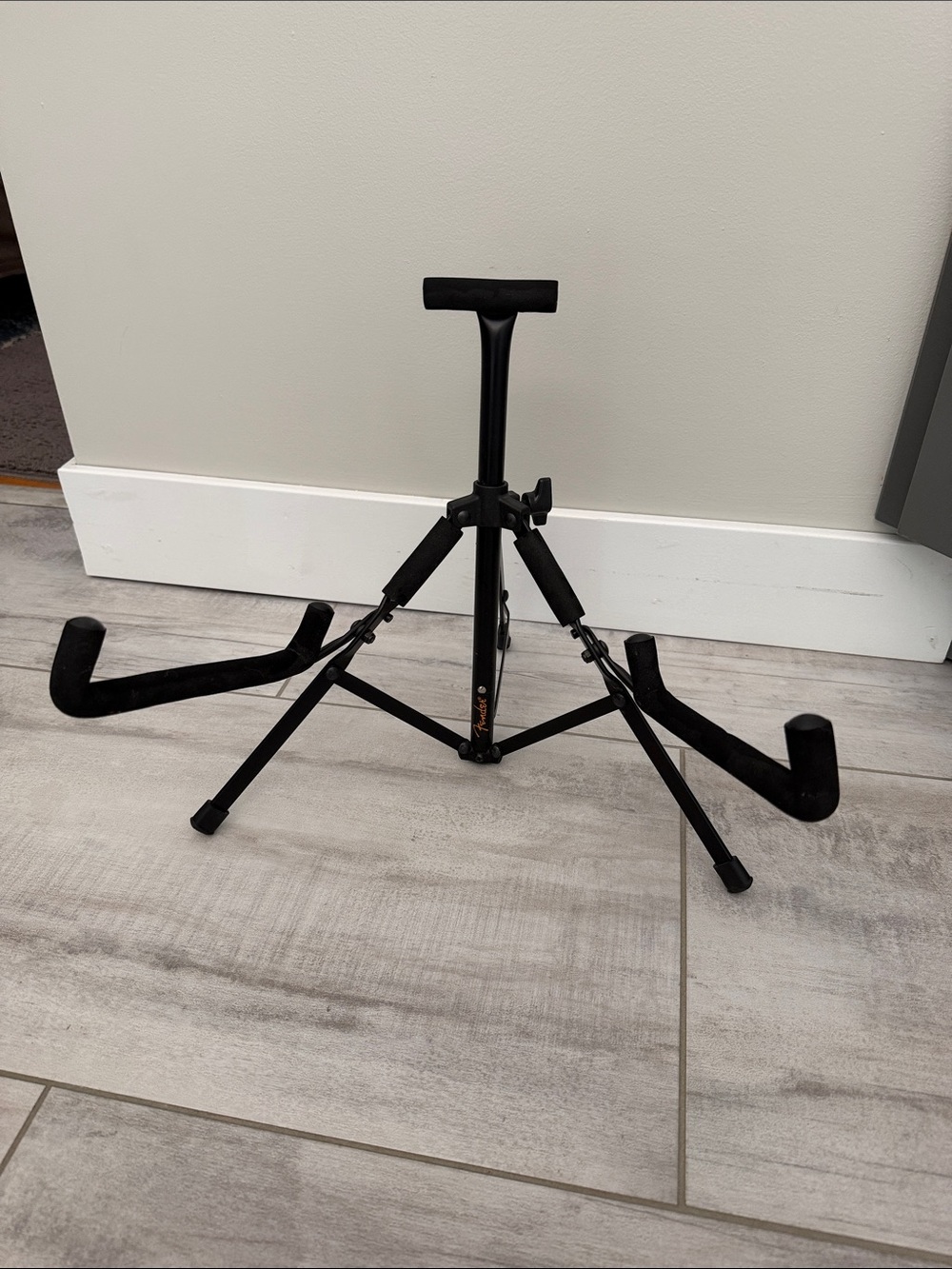 Fender Black Foldable Guitar Stand with Padded Arms